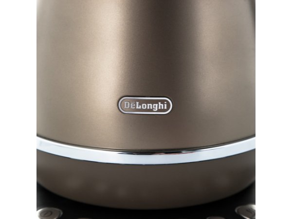 Электрочайник De Longhi KBI2011.BZ