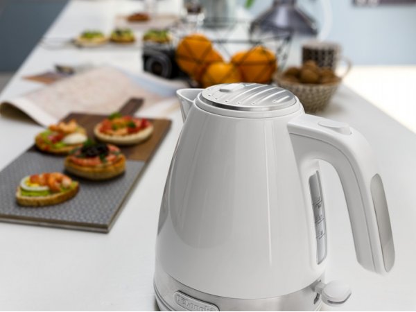 Чайник De Longhi Active Line KBLA 2000.W