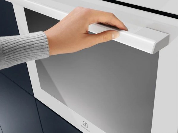 Электрический духовой шкаф Electrolux OKC8H39WV Электрический духовой шкаф Electrolux OKC8H39WV