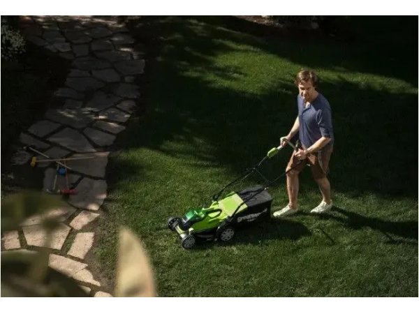 Электрическая газонокосилка Greenworks G40LM35K4 Электрическая газонокосилка Greenworks G40LM35K4