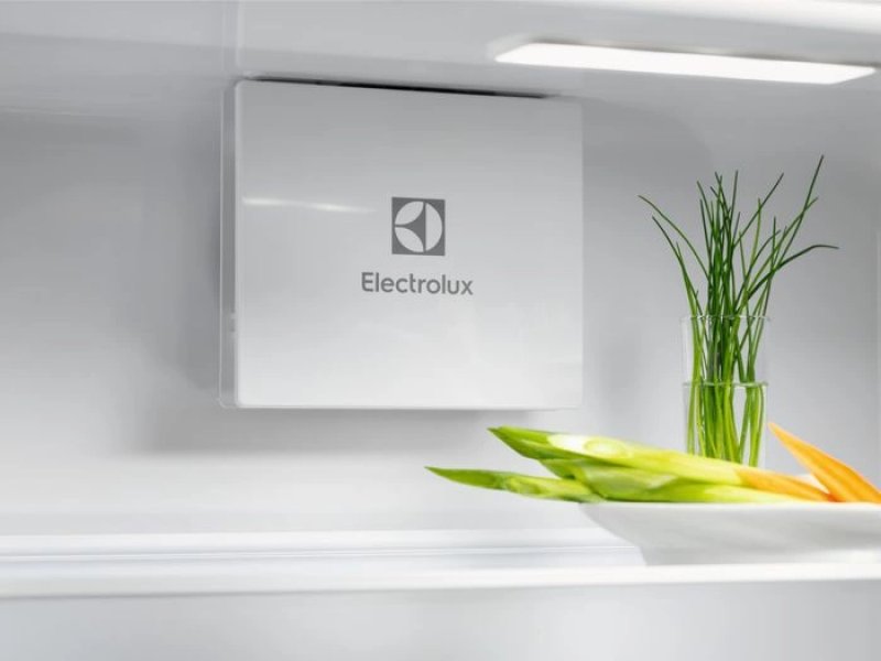 Встраиваемый холодильник Electrolux LND5FE18S