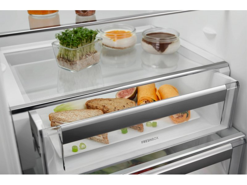 Встраиваемый холодильник Electrolux LNS9TE19S