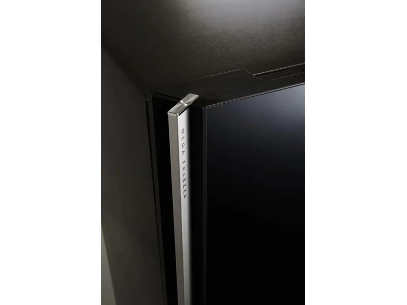 Холодильник Sharp SJ-XG60PGBK черный Холодильник Sharp SJ-XG60PGBK черный