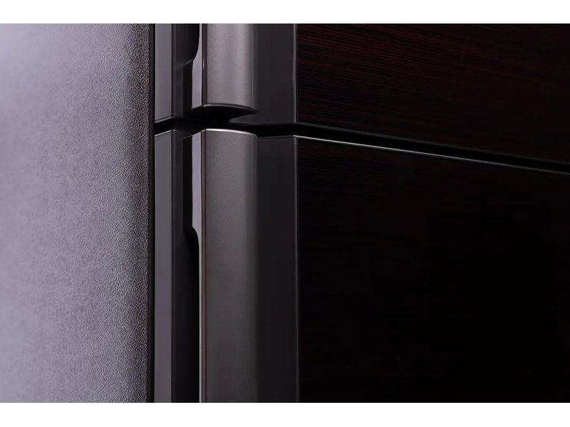 Sharp SJXP59PGRD — хромированная ручка дверцы, чёрный корпус, узкий профиль