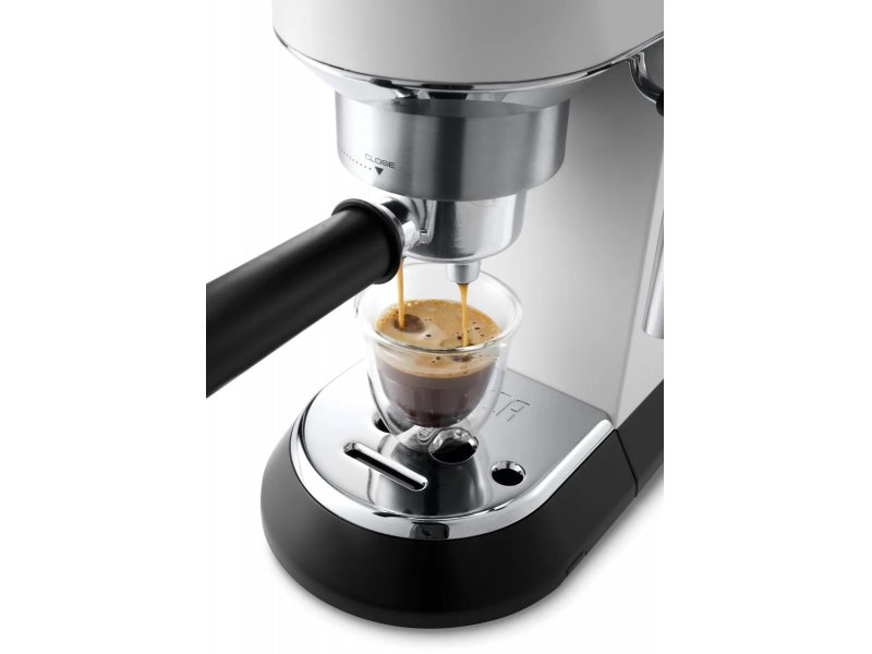 Кофеварка DeLonghi EC685.W белый Кофеварка DeLonghi EC685.W белый