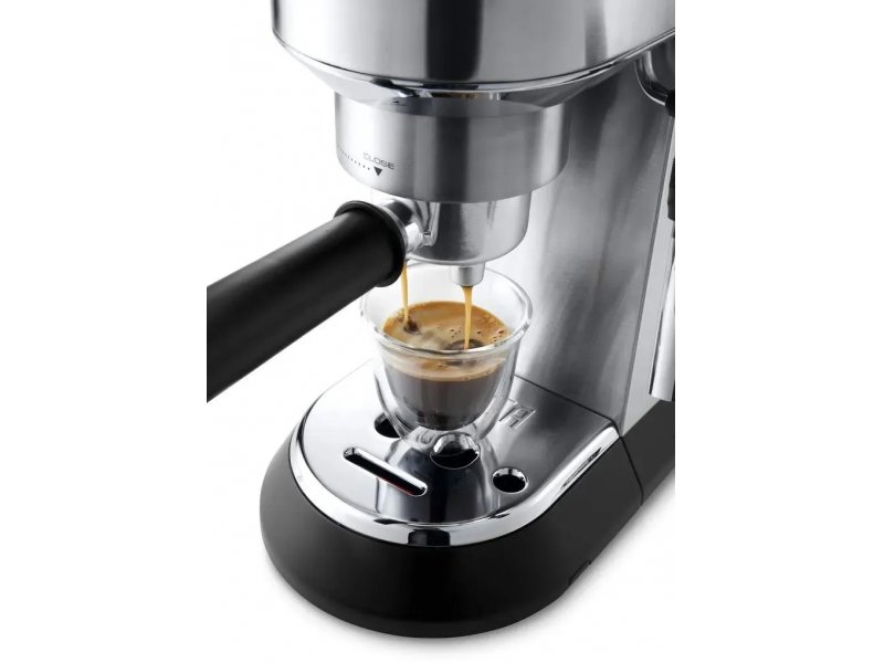 Кофеварка DeLonghi EC685.M серебристый
