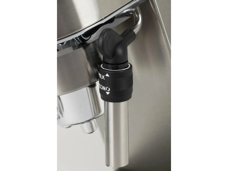 Кофеварка DeLonghi EC685.M серебристый