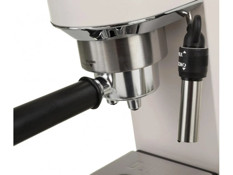 Кофеварка DeLonghi EC685.W белый