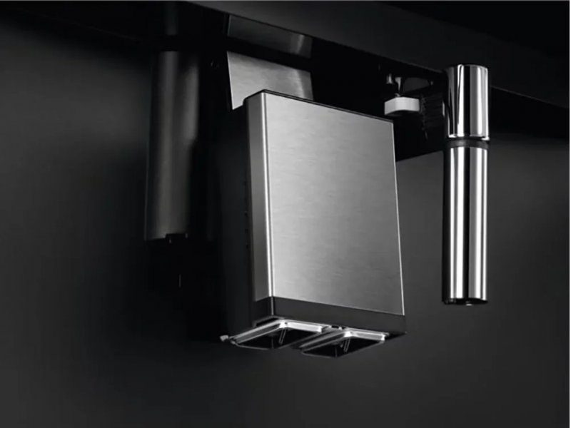 Встраиваемая кофемашина Electrolux EBC85X черный