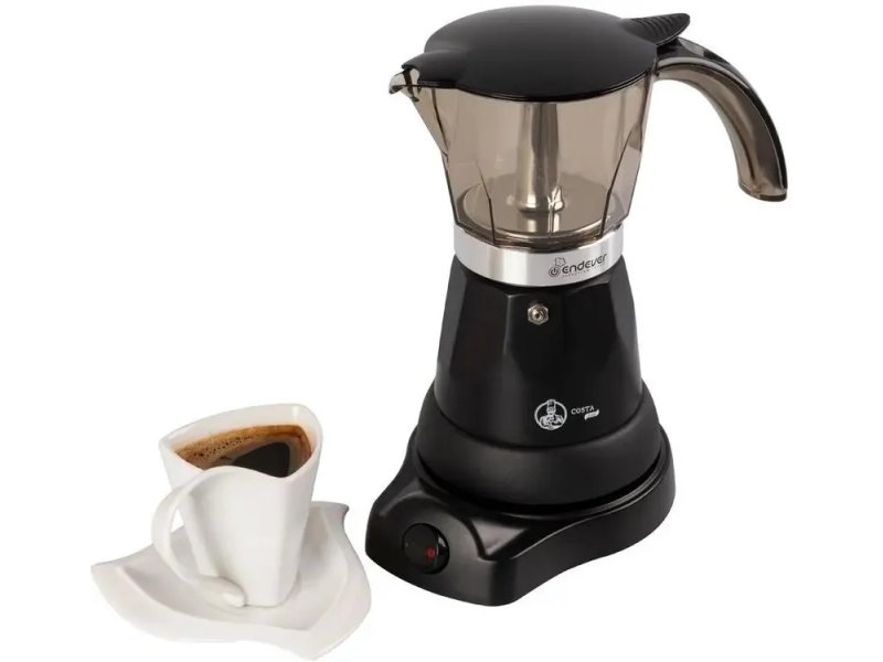 Endever Costa-1020 — готовый кофе в чашке, кофеварка рядом на подставке
