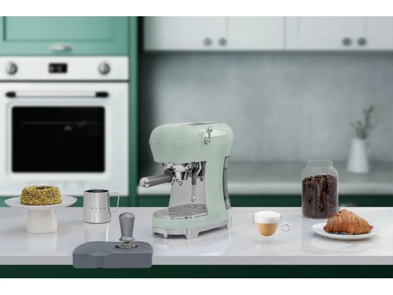 Кофемашина Smeg ECF02PGEU зеленый