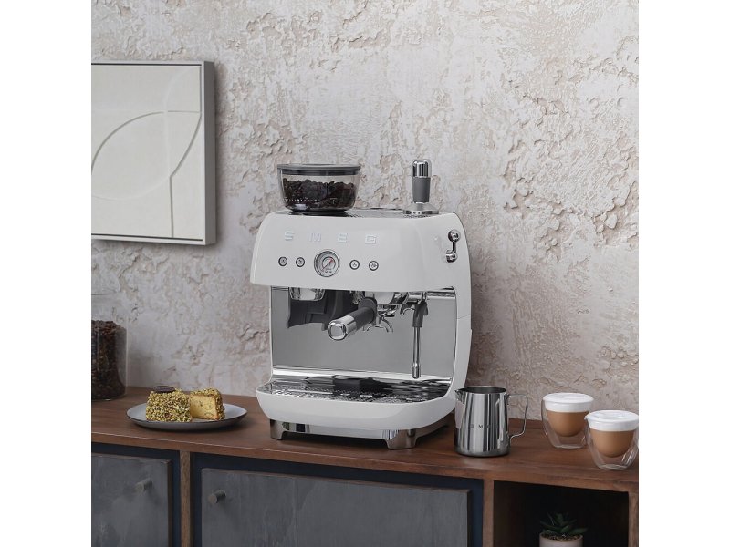 Кофемашина Smeg EGF03WHEU белый/серебристый Кофемашина Smeg EGF03WHEU белый/серебристый