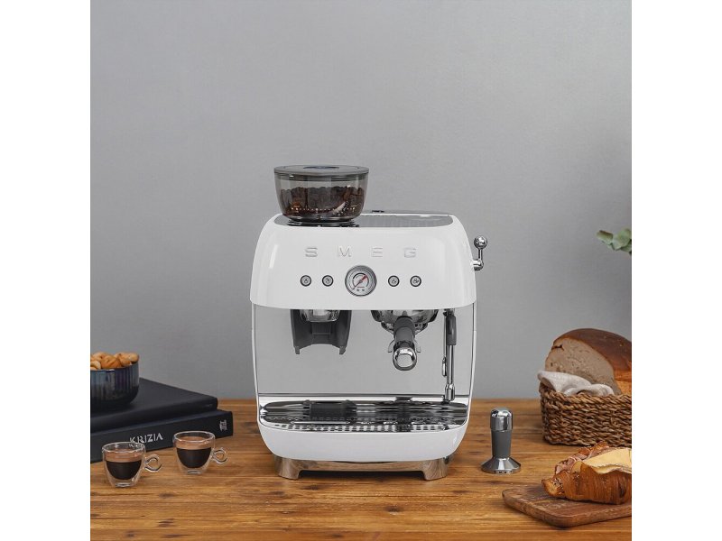 Кофемашина Smeg EGF03WHEU белый/серебристый Кофемашина Smeg EGF03WHEU белый/серебристый