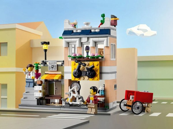 LEGO Creator Лапшичная в центре города 31131