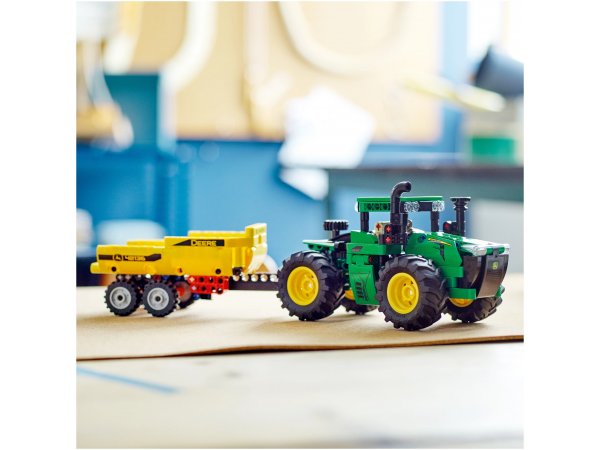 LEGO Technic John Deere 9620R 4W Tractor 42136 LEGO Technic John Deere 9620R 4W Tractor 42136