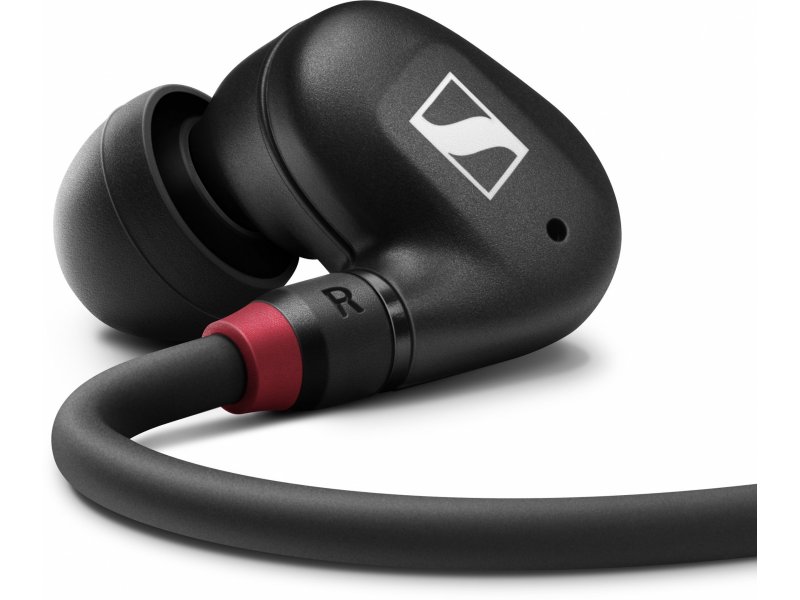 Sennheiser IE 100 Pro — посадка в ушной раковине, вид с заушиной для фиксации кабеля