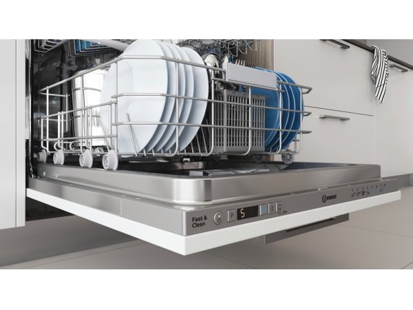Встраиваемая посудомоечная машина Indesit DIC 3C24 AC S Встраиваемая посудомоечная машина Indesit DIC 3C24 AC S