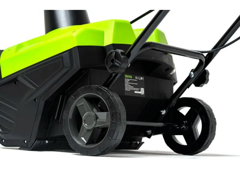 Электрический снегоуборщик Greenworks SN2300 (2602707) Электрический снегоуборщик Greenworks SN2300 (2602707)