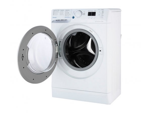 Стиральная машина узкая Indesit BWUA 51051 L B Стиральная машина узкая Indesit BWUA 51051 L B