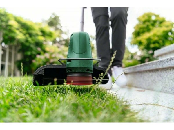 Электрический триммер Bosch EasyGrassCut 18V-230 (06008c1a03) Электрический триммер Bosch EasyGrassCut 18V-230 (06008c1a03)
