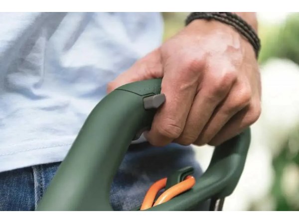 Электрический триммер Bosch EasyGrassCut 23 Электрический триммер Bosch EasyGrassCut 23