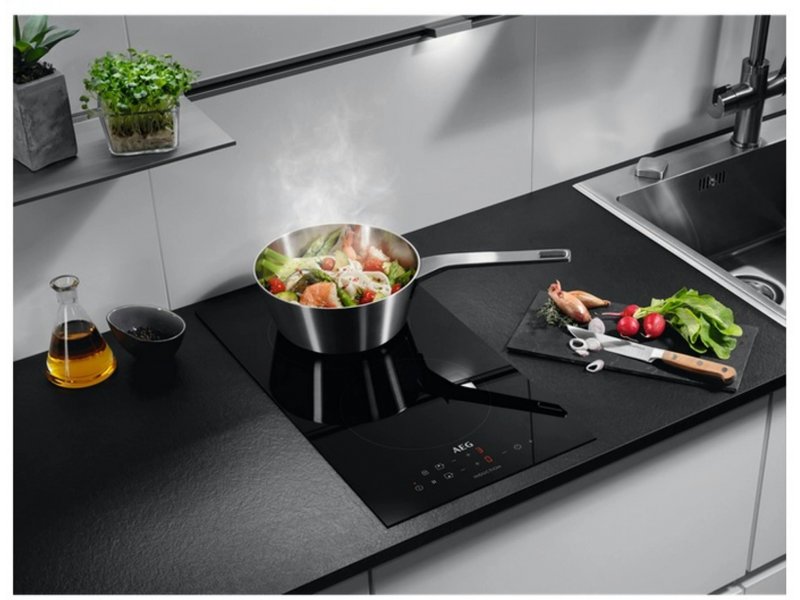 Встраиваемая индукционная варочная панель AEG IKB32300CB