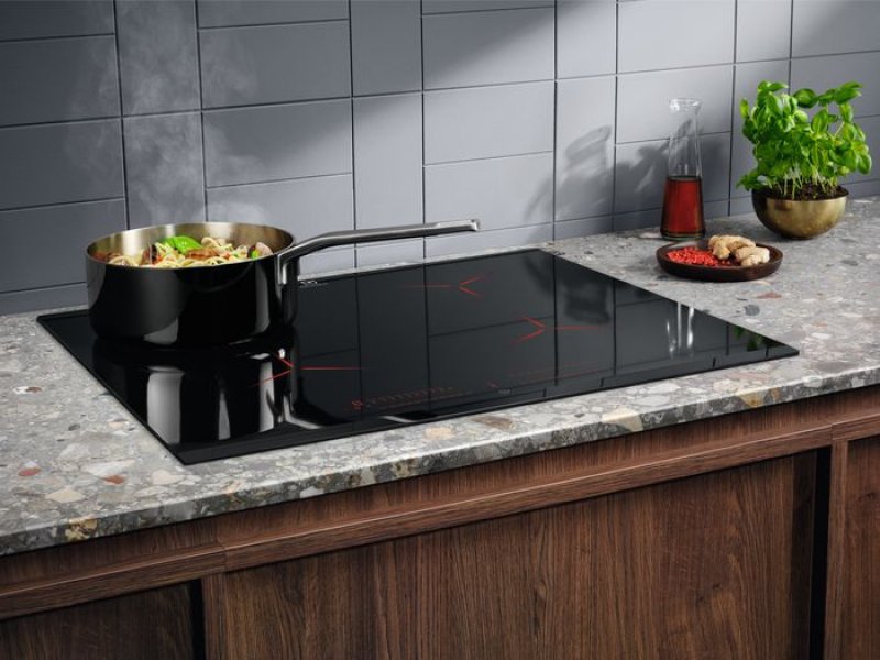 Встраиваемая индукционная варочная панель Electrolux EIP6446