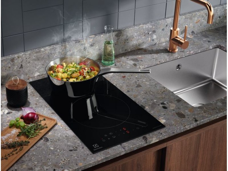 Встраиваемая индукционная варочная панель Electrolux LIT30231C Встраиваемая индукционная варочная панель Electrolux LIT30231C