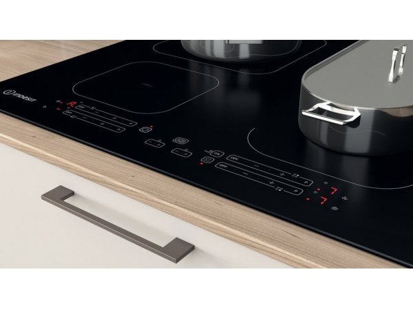 Индукционная варочная панель Indesit IB65B60NE
