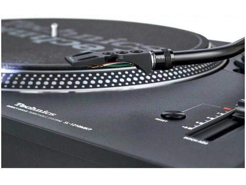 Виниловый проигрыватель Technics SL-1210 MK7 Виниловый проигрыватель Technics SL-1210 MK7