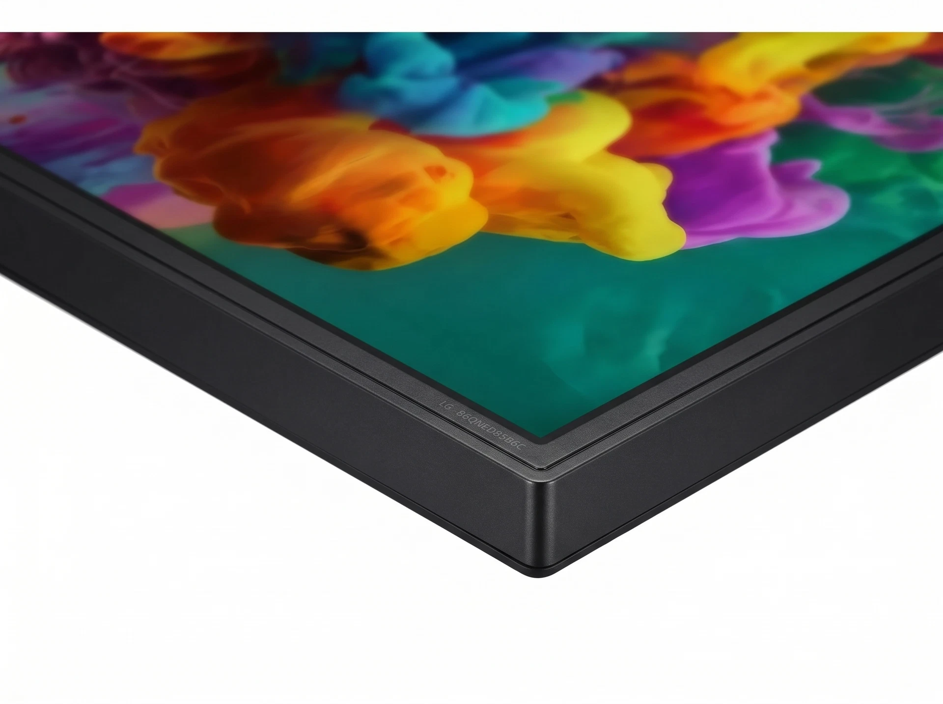 LG 86QNED85B6C в интерьере — минималистичный дизайн корпуса в чёрном цвете