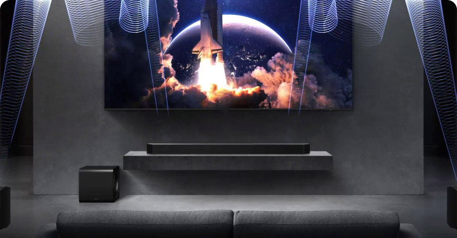 Samsung HW-Q990F в составе домашней кинотеатральной системы — панель, сабвуфер и тыловые колонки