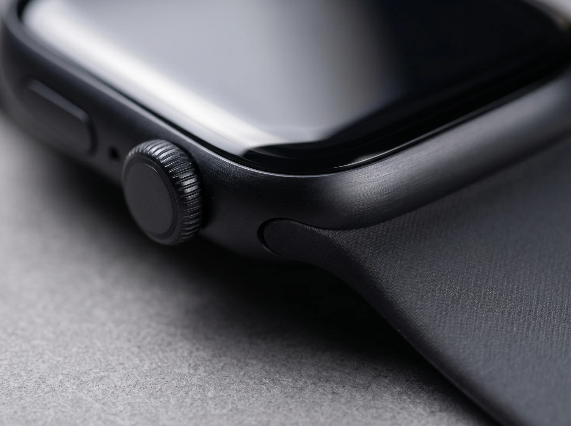 Apple Watch SE 3 2025 44mm тёмная ночь &mdash; вид корпуса и ремешка в контексте ношения