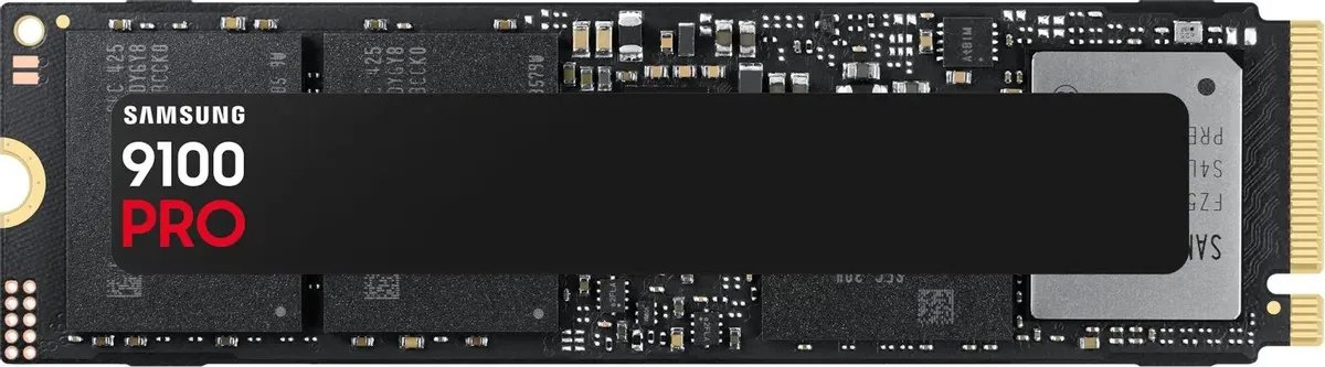 Samsung 9100 PRO 1 ТБ M.2 2280 вид сверху — электронные компоненты и разъёмы