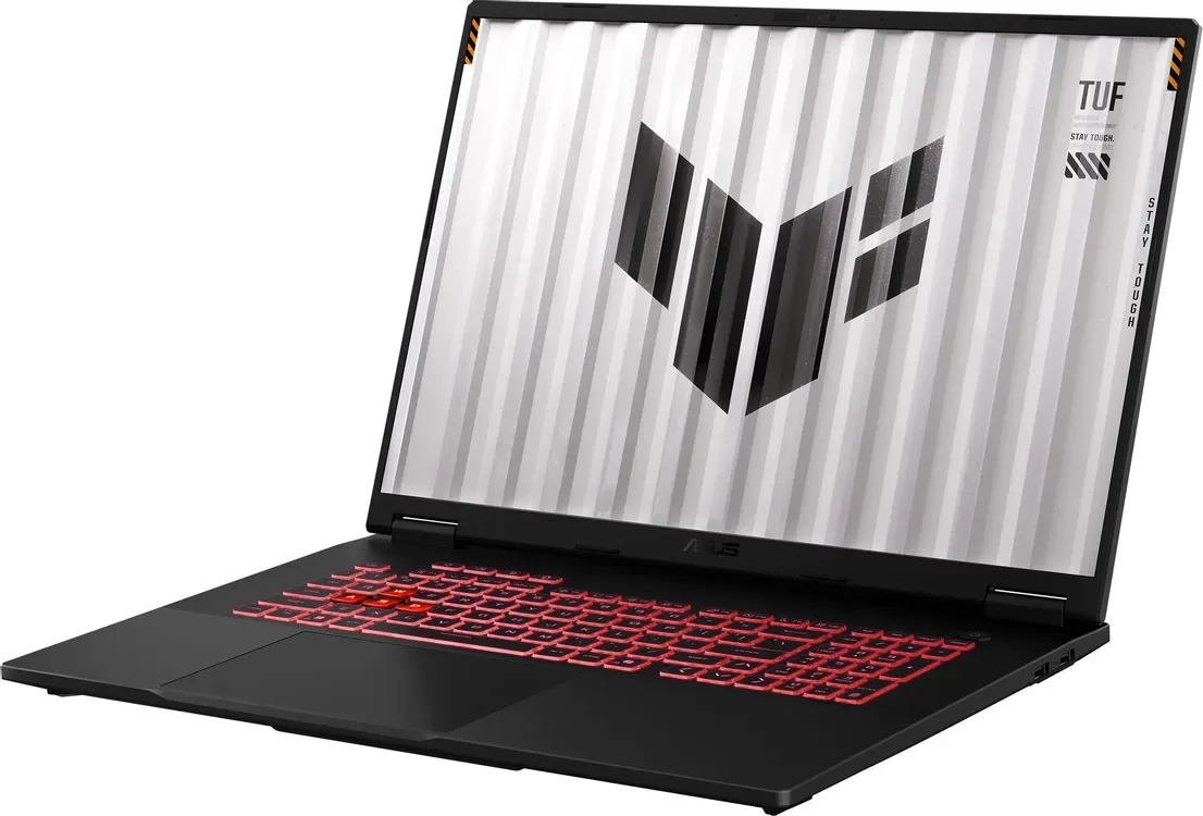 ASUS TUF Gaming A18 FA808UH в перспективе — профиль портов и TUF Gaming брендинг