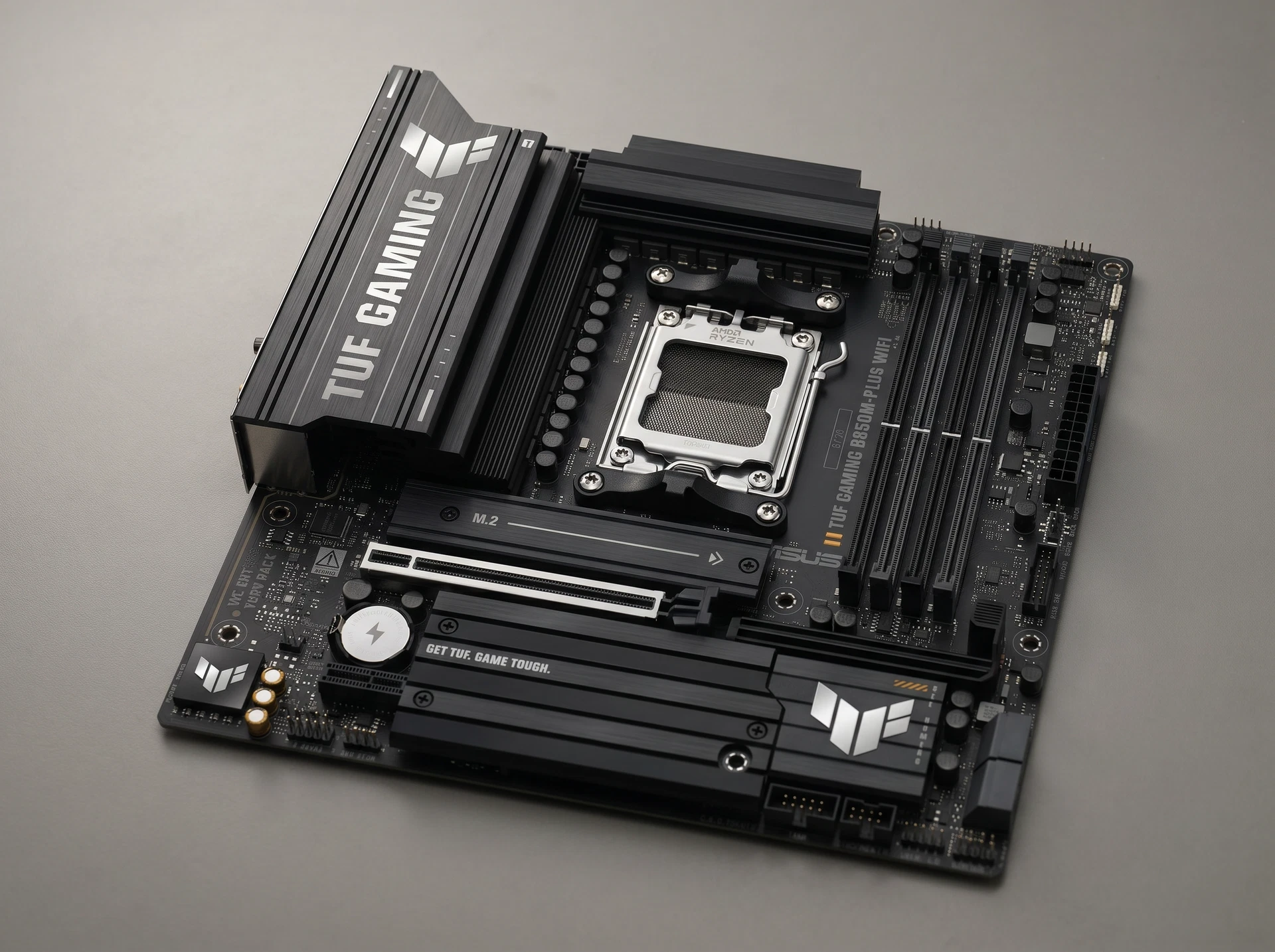 Материнская плата Asus Tuf Gaming B850m-plus Wifi, Socket AM5, AMD B850, mATX, RTL [90MB1IY0-M0EAY0] - фото в интерьере