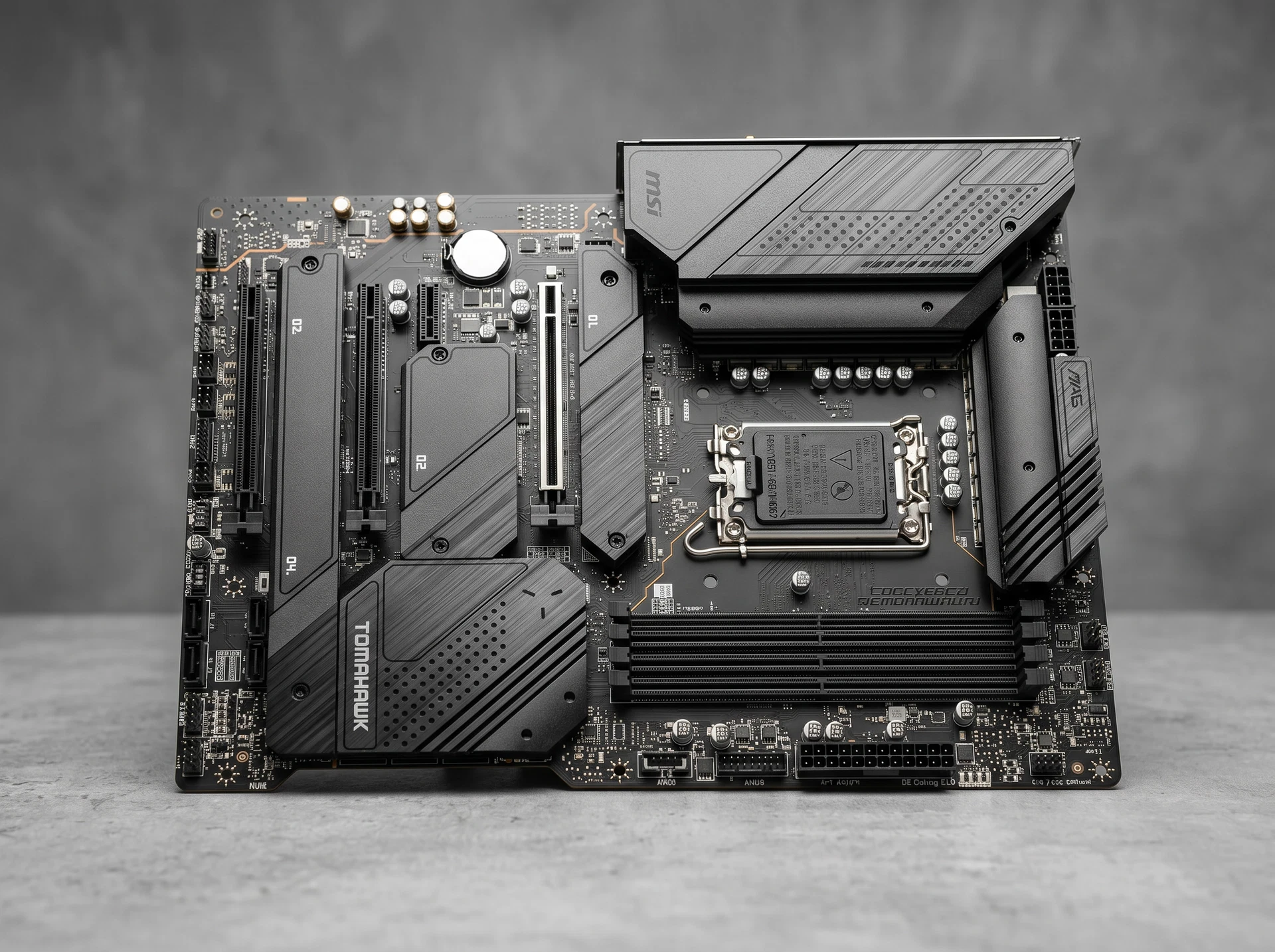 Материнская плата MSI Bad Pack Mag Z690 Tomahawk Wifi, Socket LGA 1700, Intel Z690, ATX, RTL - фото в интерьере