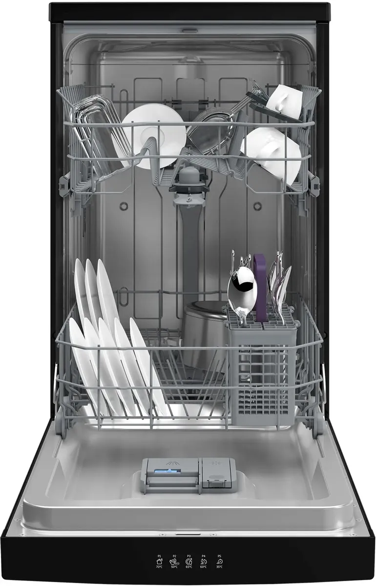 Beko BDFS15020B вид спереди с открытой дверцей &mdash; корзины, посуда и панель управления