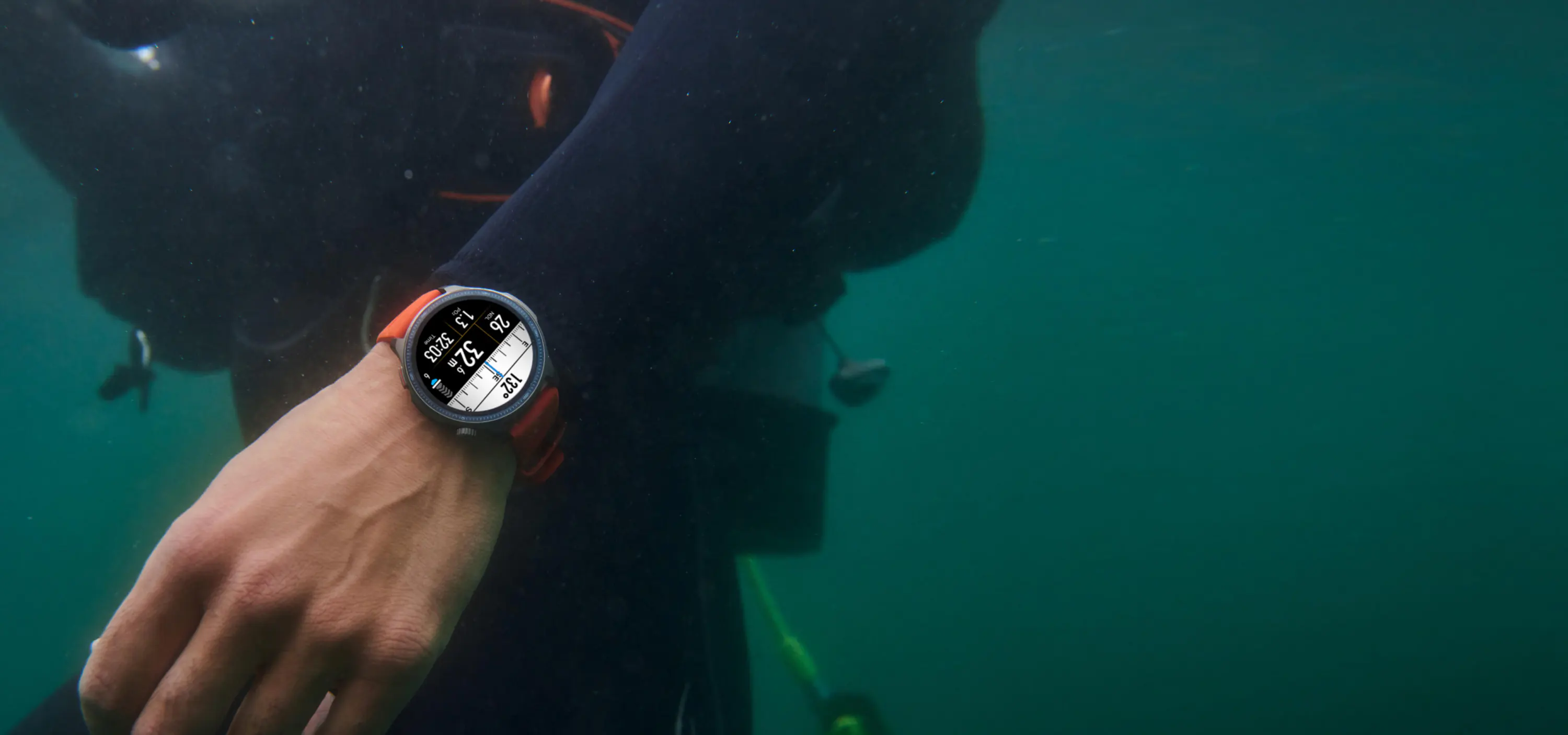 Amazfit Balance 2 A2430 под водой &mdash; экран активен, демонстрация защиты 10 АТМ