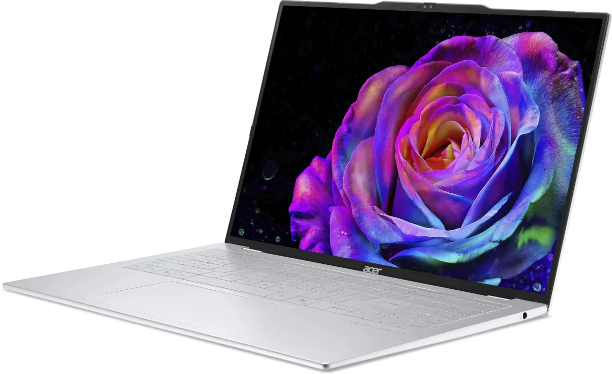 Acer Swift Air 16 SFA16-61M-R0MH вид спереди с открытым OLED-экраном