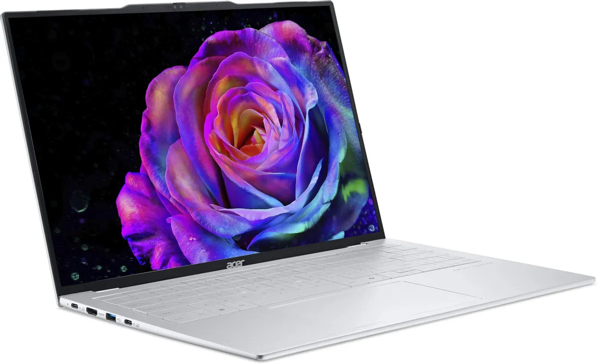 Acer Swift Air 16 SFA16-61M-R0MH вид сбоку с портами USB и HDMI на левой панели