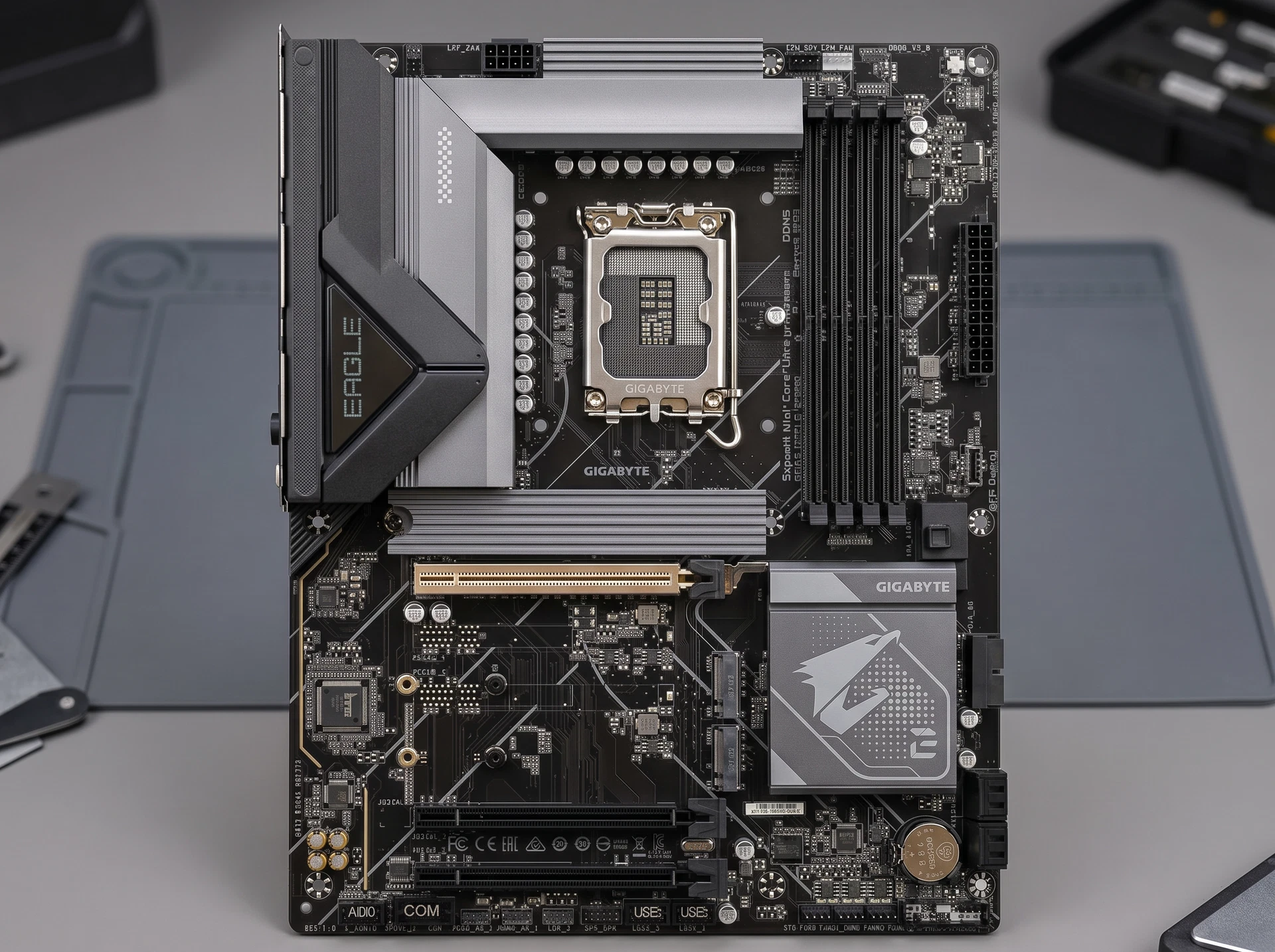 Материнская плата Gigabyte B860 Eagle Wifi6e, Socket LGA 1851, Intel B860, ATX, RTL - фото в интерьере
