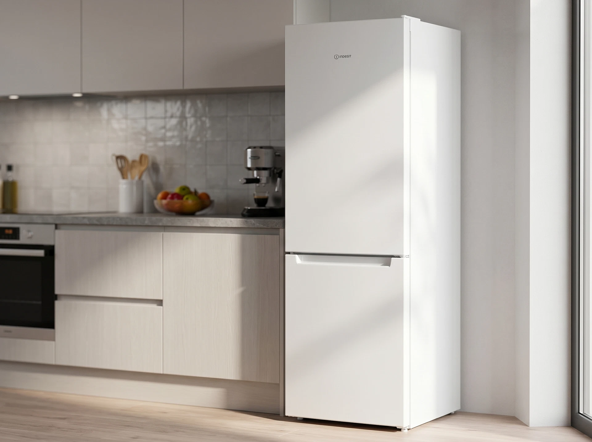Холодильник Indesit ITS 4180 W UZ белый - фото в интерьере