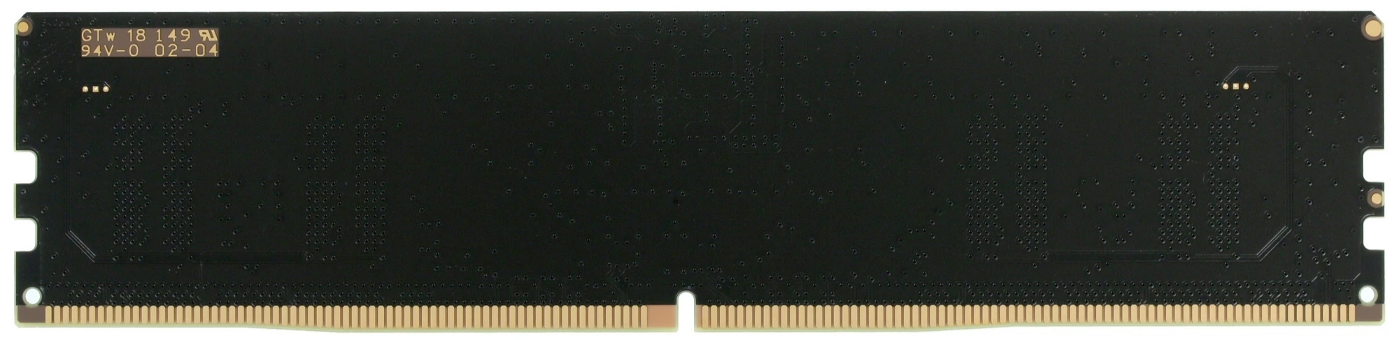 Crucial CT8G48C40U5 DDR5 — контакты золотистого цвета и разметка печатной платы