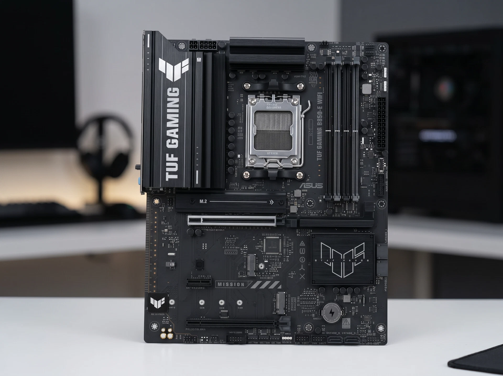 Материнская плата Asus Tuf Gaming B850-e Wifi, Socket AM5, AMD B850, ATX, RTL [90MB1L20-M0EAY0] - фото в интерьере