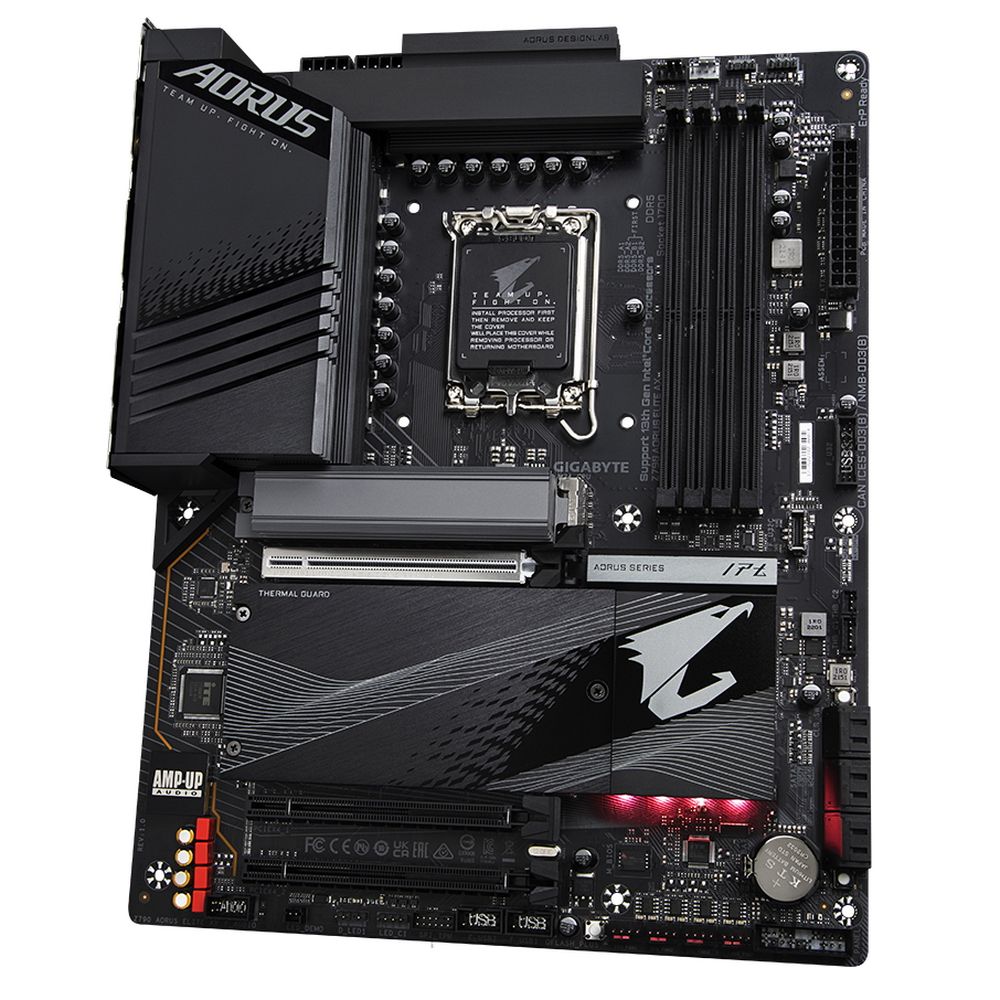 Gigabyte Z790 Aorus Elite AX — разъёмы M.2 и зона VRM с радиаторами