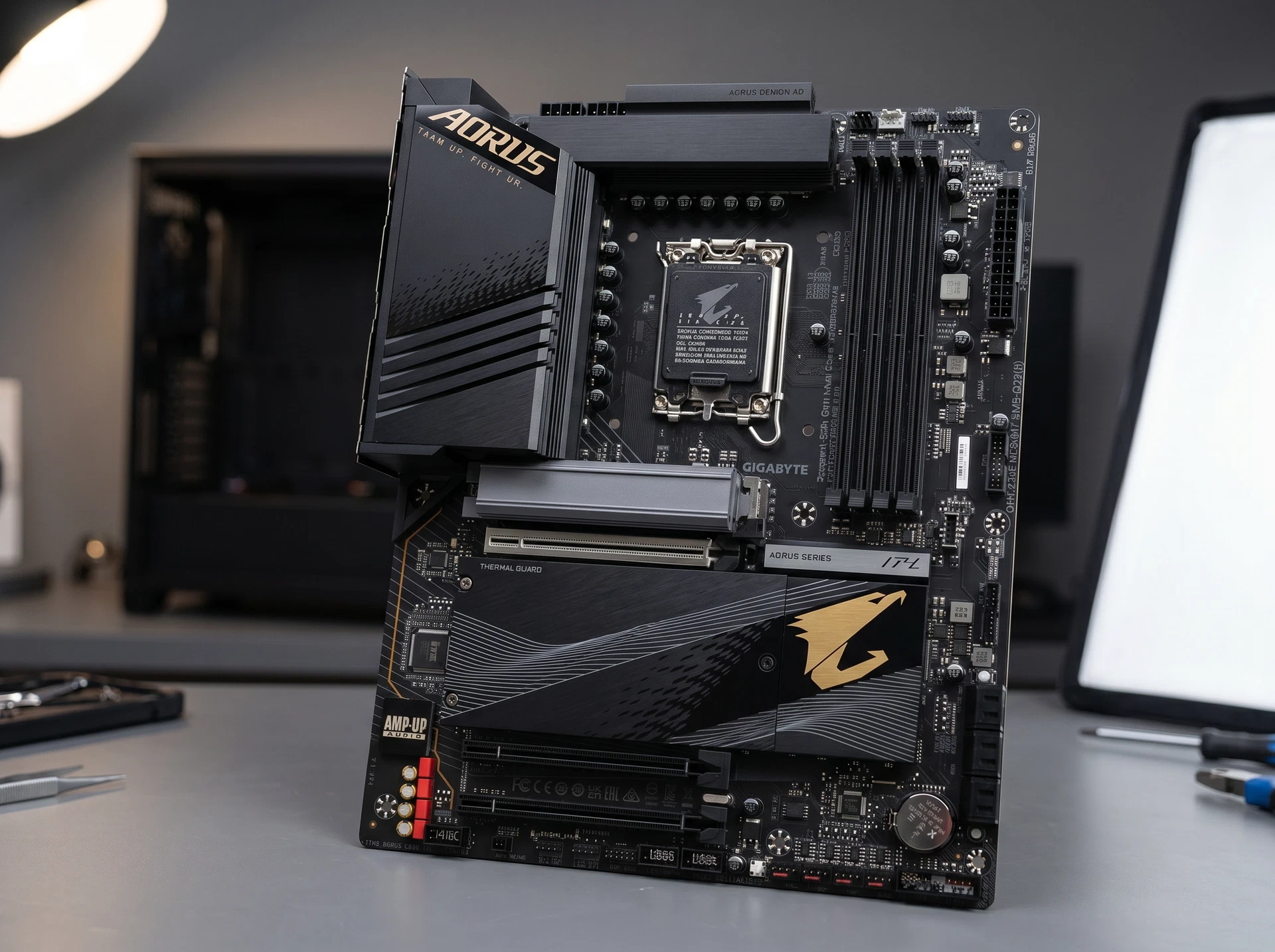 Материнская плата Gigabyte Z790 Aorus Elite Ax, Socket LGA 1700, Intel Z790, ATX, RTL - фото в интерьере