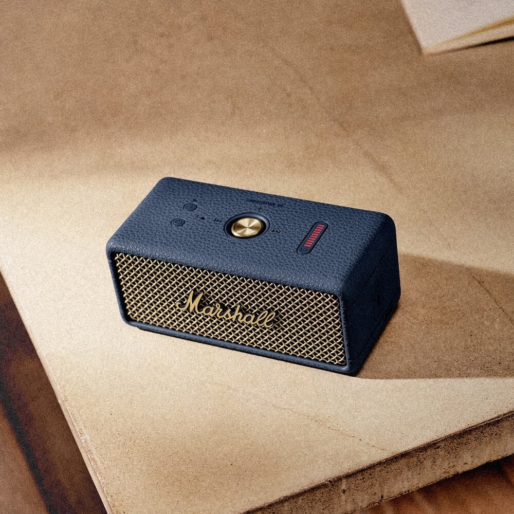 Marshall Emberton III Midnight Blue вид спереди &mdash; золотистая сетка и кнопки управления