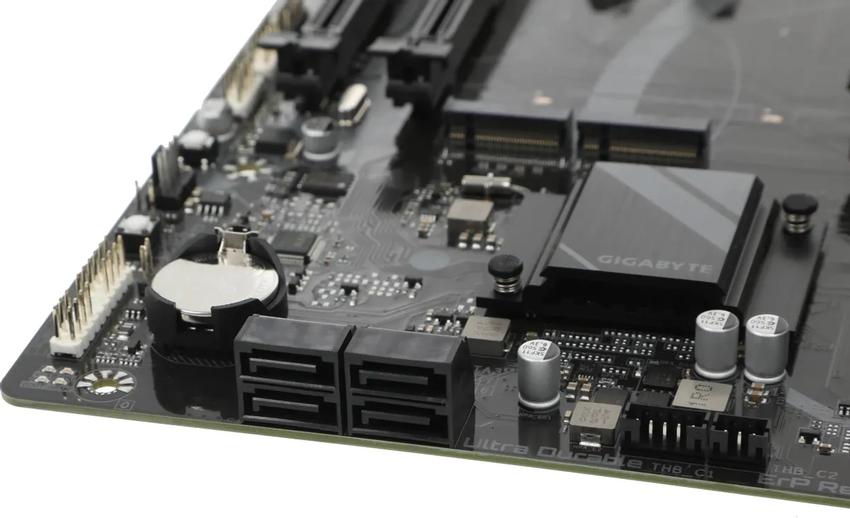 Gigabyte Z790 Eagle AX слоты M.2 и разъёмы SATA на плате