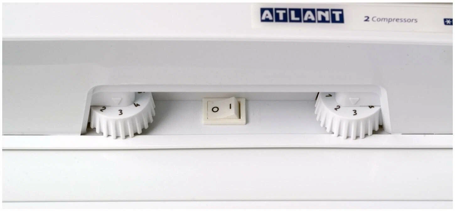 Atlant XM-6026-031 белый двухкамерный холодильник 205 см вид спереди